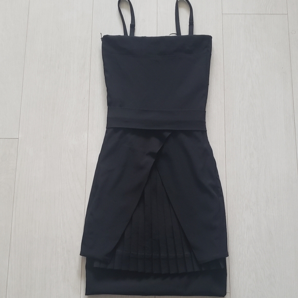 Preen by Thornton Bregazzi mini dress. For petite body frame. - Picture 2 of 5